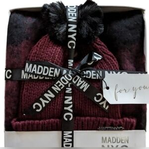 NEW Steve Madden Black and Burgundy Ladies Pom Pom Hat & Plaid Tassel Scarf …